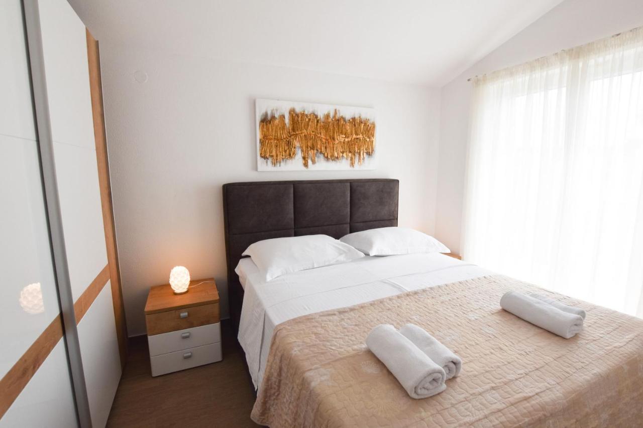Apartments Karmen I 普利莫顿 外观 照片