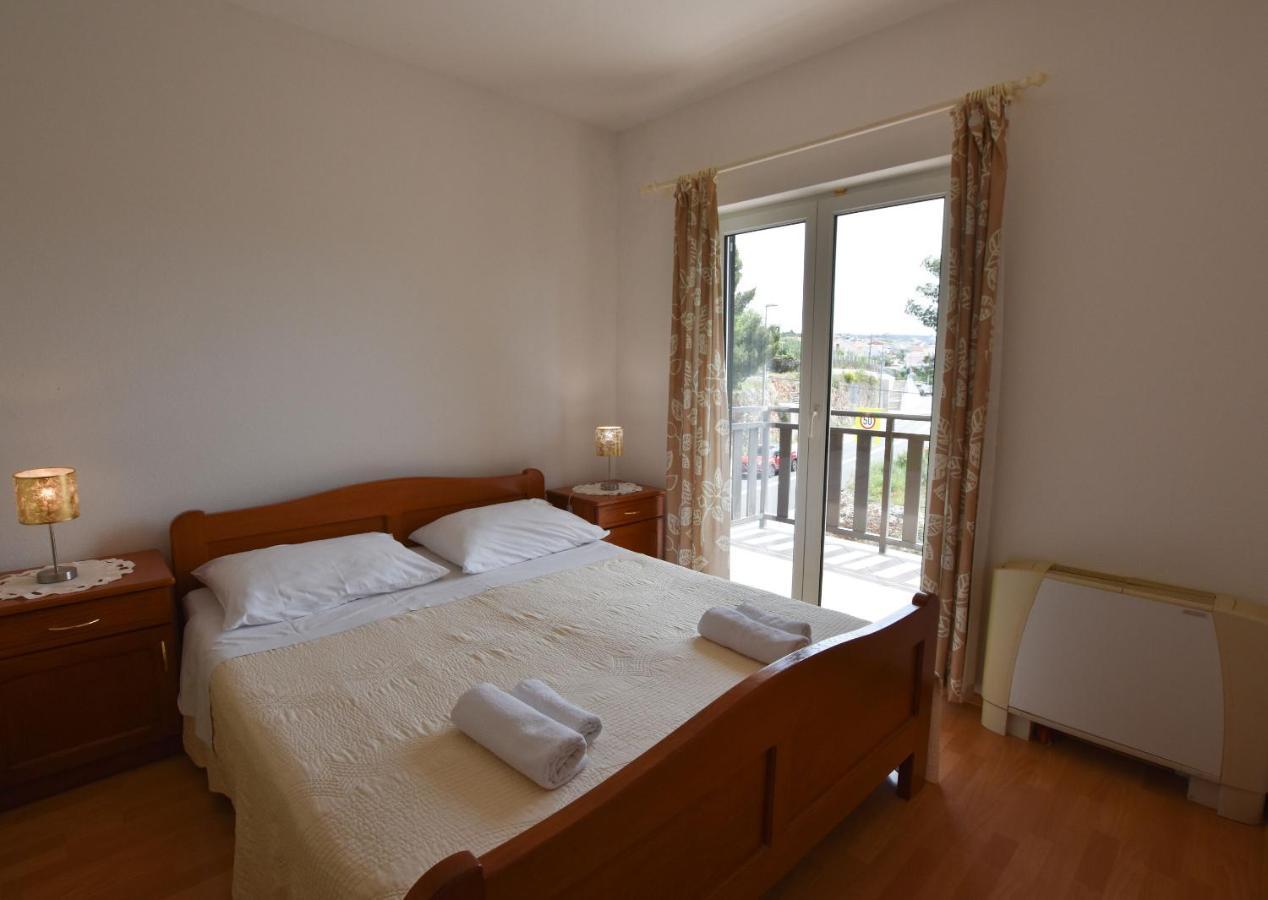 Apartments Karmen I 普利莫顿 外观 照片