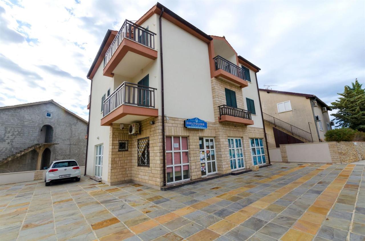 Apartments Karmen I 普利莫顿 外观 照片