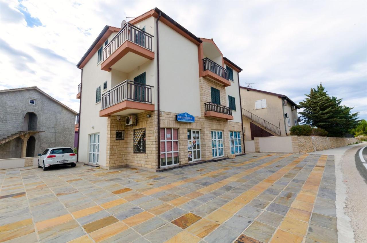 Apartments Karmen I 普利莫顿 外观 照片